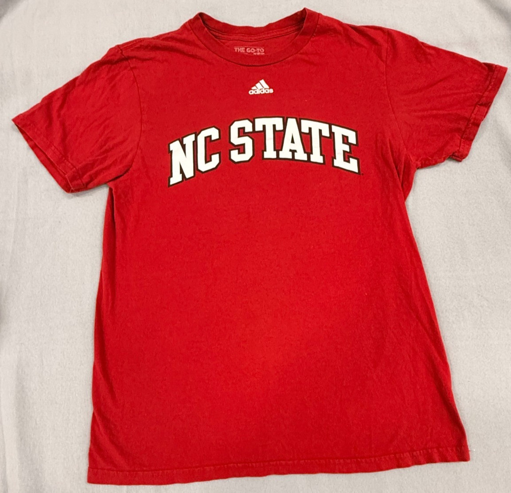 Adidas NC State Wolfpack Fresh Wordmark T-Shirt Mens M Red Graphic Short Sleeve